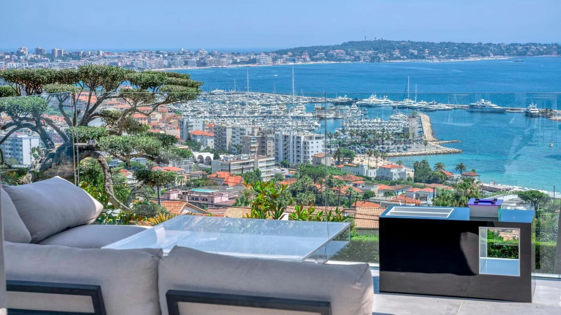 Ref 2128 - Cannes - Sea View Villa For Rent 0*,  Frankrig